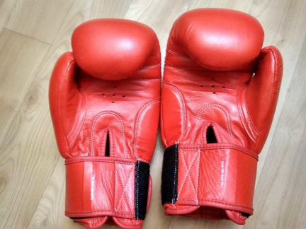 Кожаные перчатки для бокса 