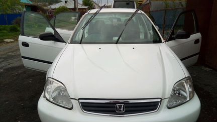 Honda Civic 1.4 AT, 1999, седан, битый