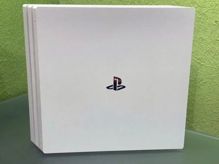 Продам консоль в новом состоянии PS4 white 1 TB