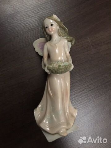 Фарфоровая статуетка ангела