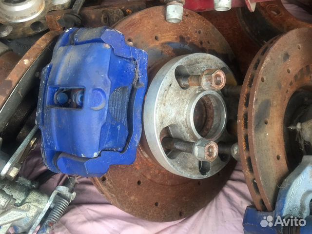 Передние тормоза в сборе с поворотным кулаком и ст