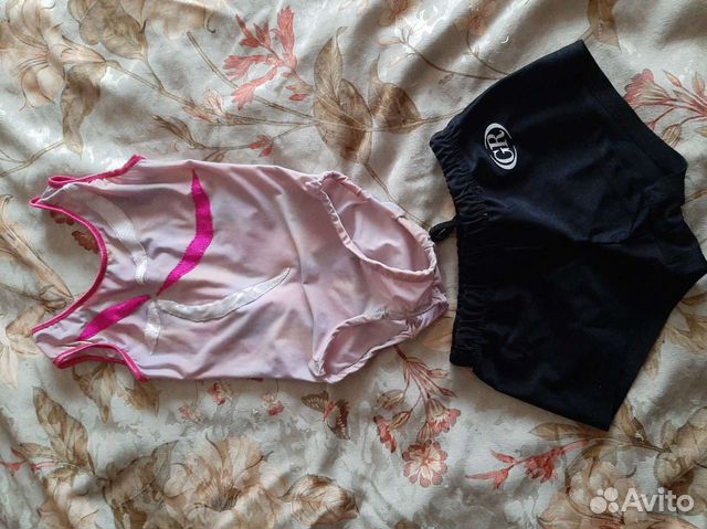 Купальник и шорты спортивные