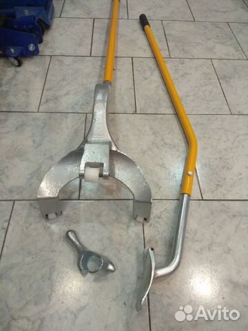 Инструмент для разбора грузовых колёс