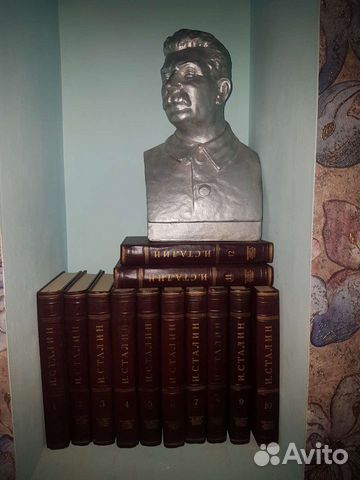 Бюст Сталина, полное собрание сочинений Сталина