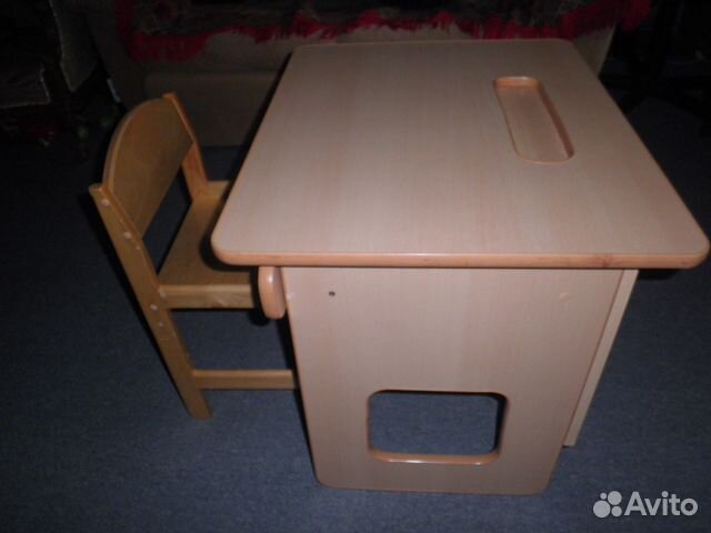 Продаю стол для занятий / школьную парту Продаю стол для занятий / школьную парту