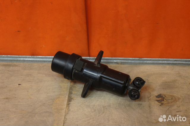 Форсунка омывателя фары правой BMW E65 E66 E67