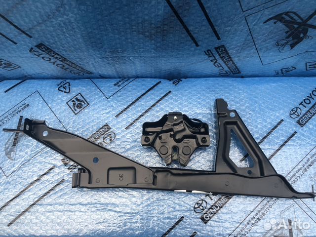 Стойка замка капота Toyota Land Cruiser 200 Стойка замка капота Toyota Land Cruiser 200