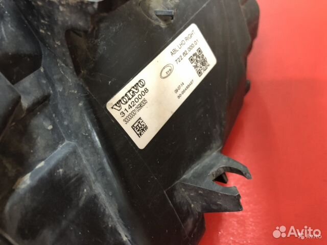 Volvo V40 2 ксенон 2012-2016 фара передняя правая
