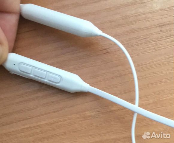 Наушники беспроводные (bluetooth) + чехол +насадки