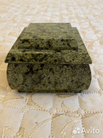 Шкатулка из камня змеевик