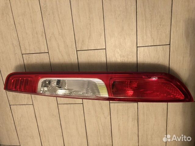 Фонарь задний внешний правый Ford Focus хетчбэк (2 Фонарь задний внешний правый Ford Focus хетчбэк (2