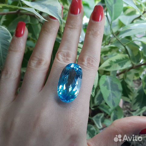 Большой природный топаз. Огранка 54,06 карат