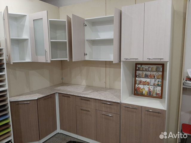 Кухня угловая 1,7*2,2 м с пеналом Кухня угловая 1,7*2,2 м с пеналом