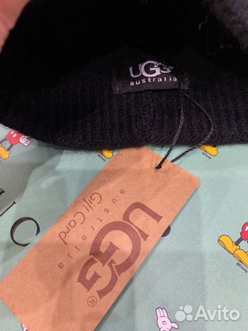 Шапка новая UGG с меховым помпоном Шапка новая UGG с меховым помпоном