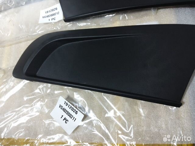 Заглушка переднего бампера VW touran caddy 2010