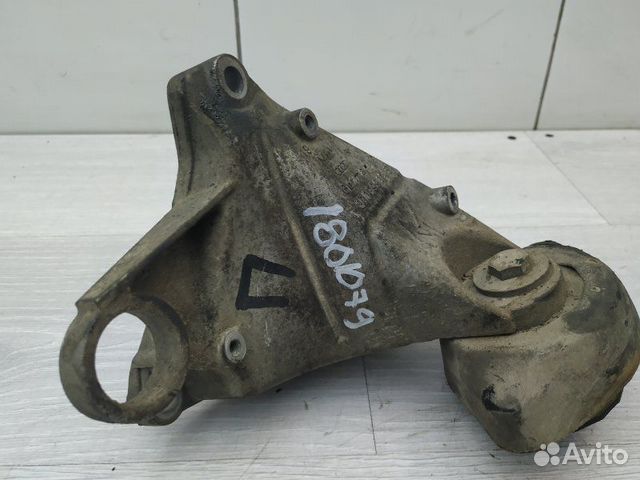Опора кпп правая 8D0399108R VW Passat (B5) 2000-20