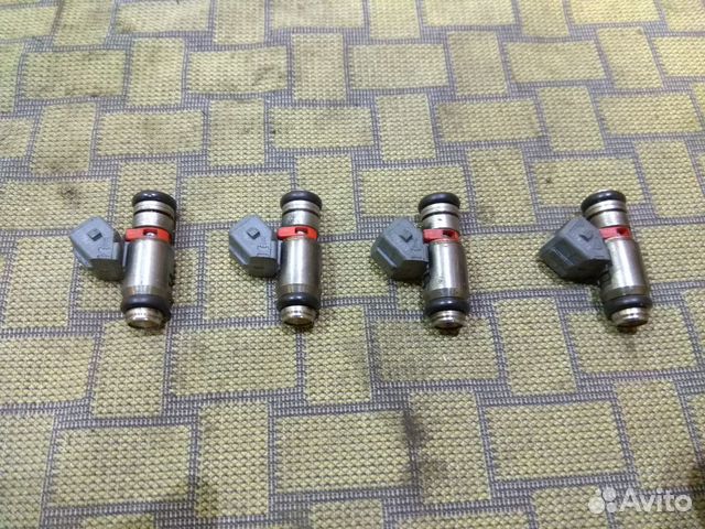 Форсунка инжекторная электрич.,VW Golf4,VAG 036906