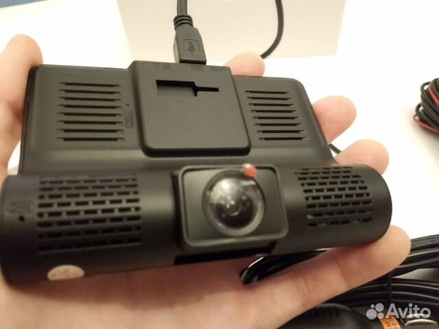 Видеорегистратор с 3 камерами