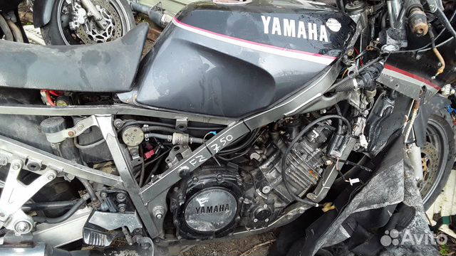 Yamaha FZ750