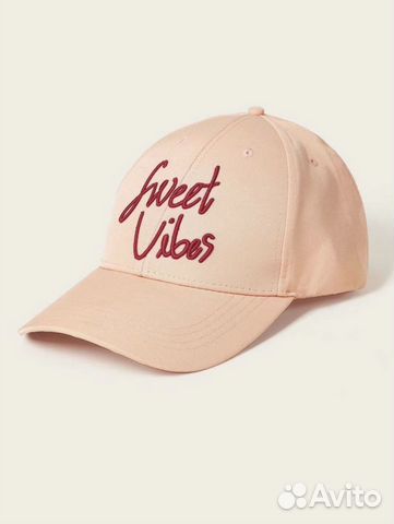 Новая бейсболка с текстовой вышивкой