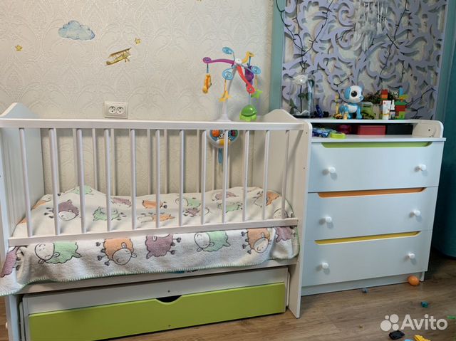 Детская кроватка и комод Детская кроватка и комод