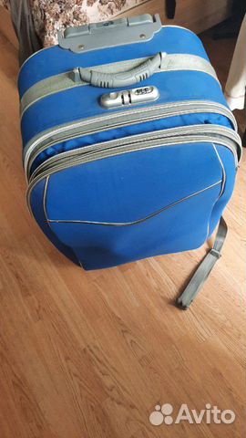 Чемодан на колесиках