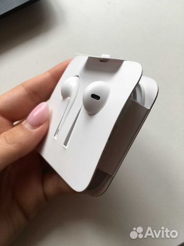 Наушники с микрофоном Apple EarPods with Lightning Наушники с микрофоном Apple EarPods with Lightning