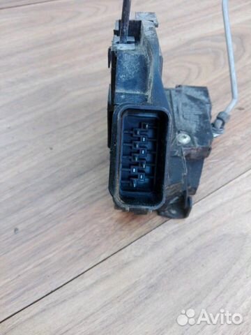 Замок задней двери левый mazda 3 BK