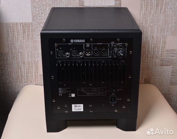Студийный сабвуфер Yamaha HS10W