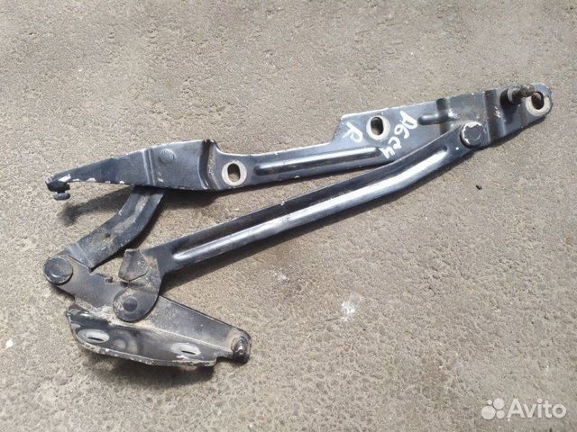 Петля капота правая Audi A6 C4 2.8 1994-1996
