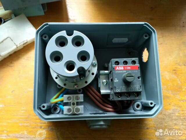 ABB трехфазная силовая розетка с выключателем