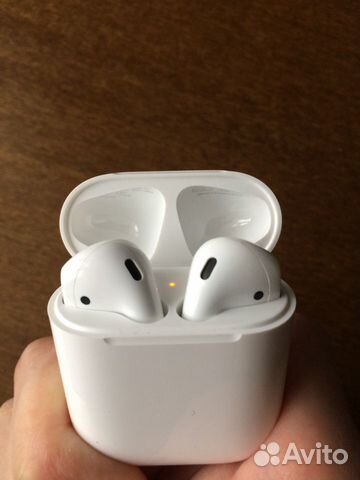 AirPods 1-го поколения AirPods 1-го поколения