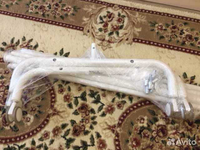 Напольная вешалка из IKEA белого цвета rigga