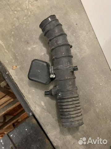 Патрубок воздушного фильтра is250