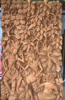 Резное панно из дерева