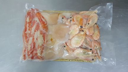 Морское ассорти. Фаланга краба, гребешок, креветка