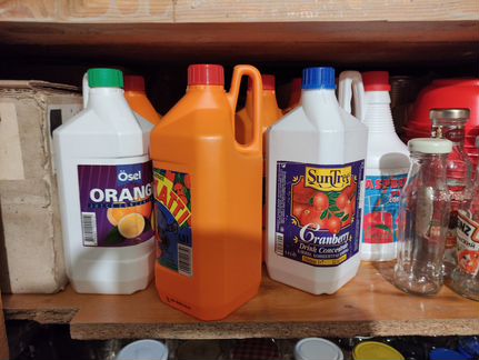 Бутылка пластиковая с ручкой 1,5 л из под сока