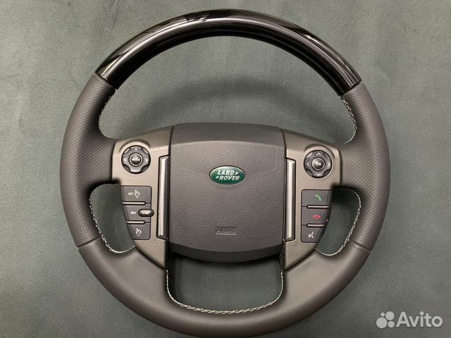 Руль с лакированной вставкой