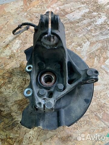 Кулак передний правый Volvo V 40 2012-2016