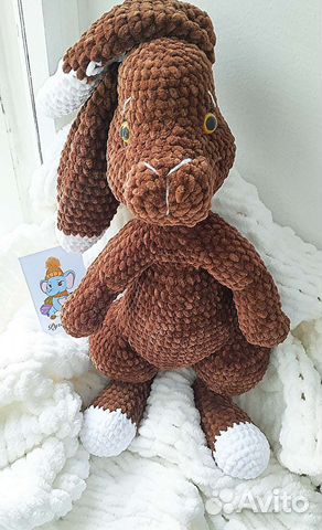 Зайцы плюшевые