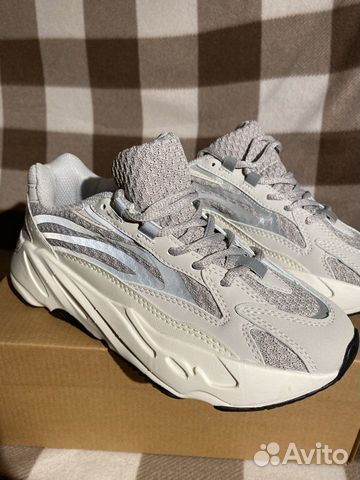 Кроссовки Adidas Yeezy Boost 700 V2 размер 36