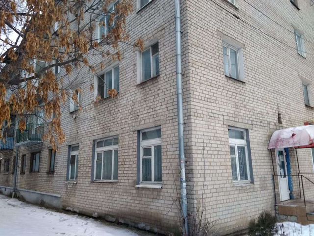 Комната 10,8 м² в 2-к., 2/4 эт.