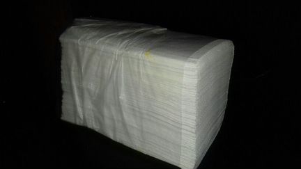 Бумажные полотенца V-образные для диспенсера