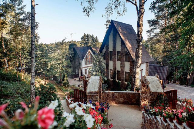 Коттедж 410 м² на участке 15 сот.