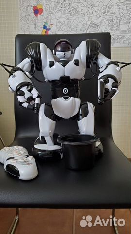 Робот WowWee robosapien