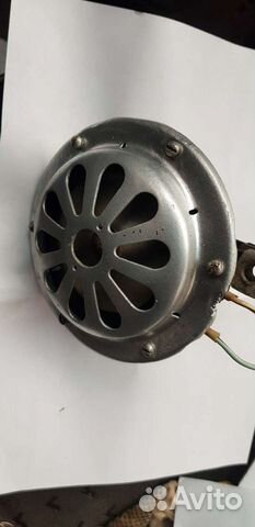 Звуковой сигнал.Тон высокий. 12 в