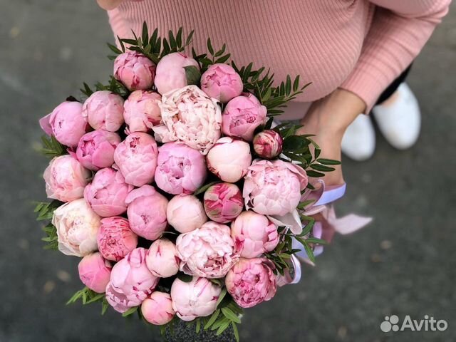 Букеты роз с доставкой по Перми пионы