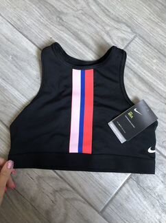 Спортивный топ Nike