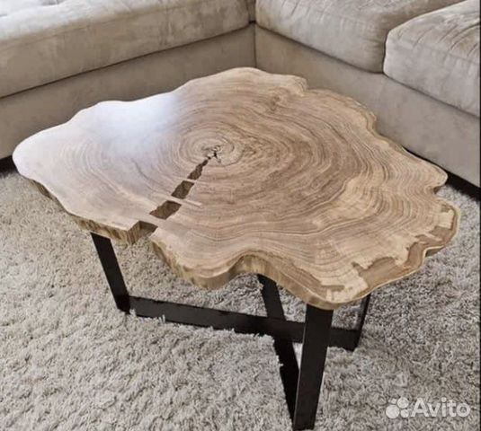 Журнальный столик из состаренного дерева