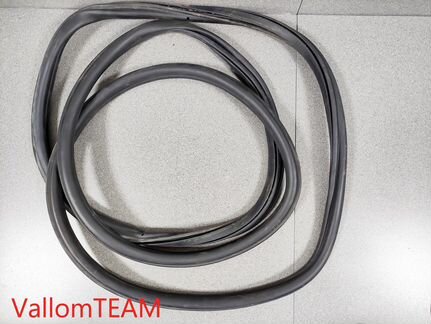 Лот Q176 Уплотнитель багажника Audi Q7